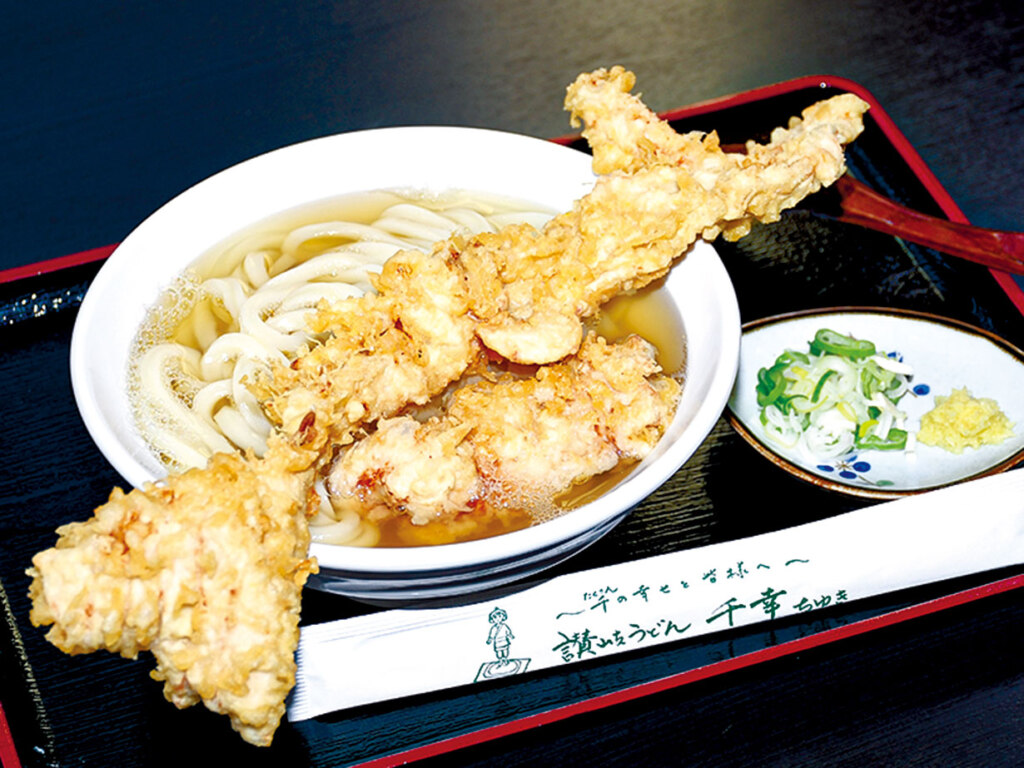 香川県産と道産小麦を使ったコシの強い讃岐うどん。<br /><br />
とり天うどん 900円