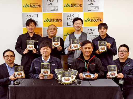 旭川産「黒い恋人」ふんだんにレトルトキーマカレー発売