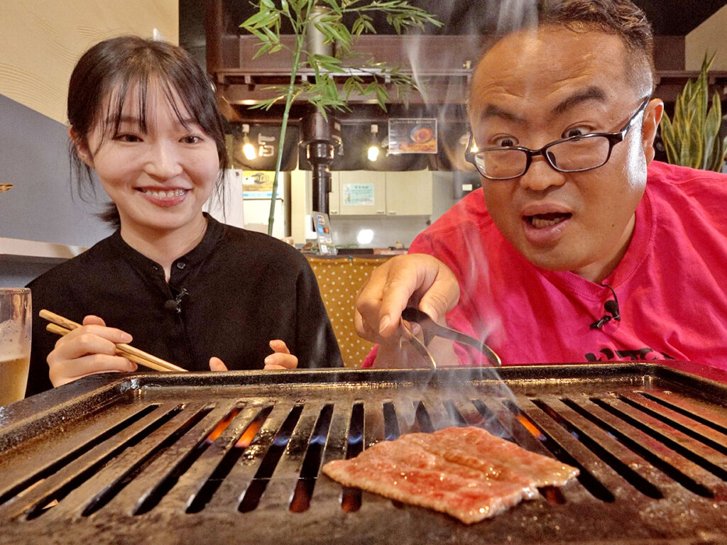 美しいお肉にワクワクが止まらないはっしー&吉田社員