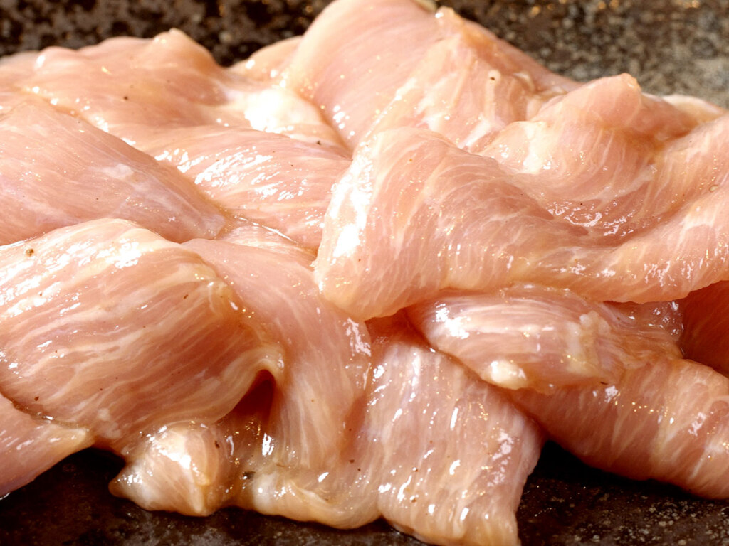 余計な脂を丁寧に処理した「トントロ」は、すばらしいサクみのある食感