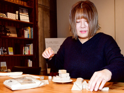 道産端材でバランス積み木木の温もり感じながら遊んで