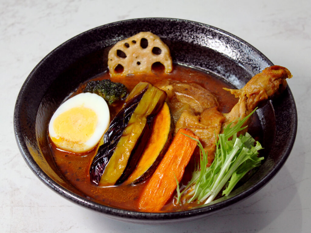 スープカレー＆ルーカレーの専門店。タンドリーチキンや美瑛豚のハンバーグカレーもおすすめです