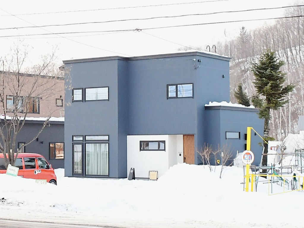 店舗は国道237号沿い、ISEKIさん隣の住宅1Fです