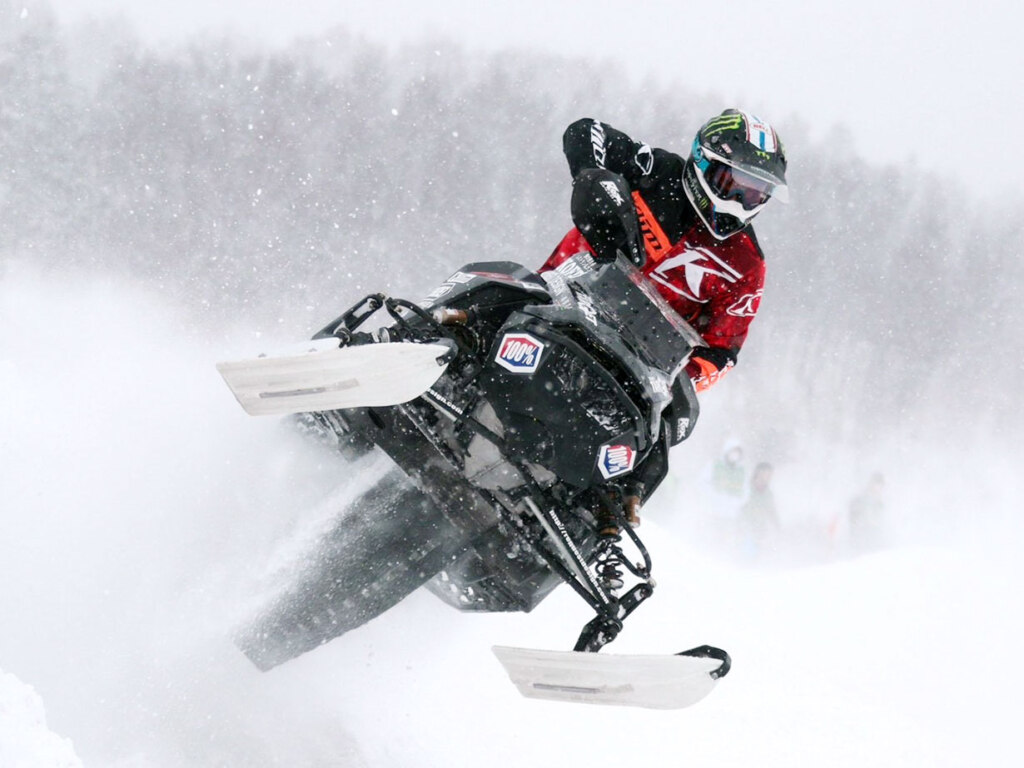 オーナーの山田大至輝さんは、全日本選手権を制した経歴を持つスノーモービルのプロフェッショナル