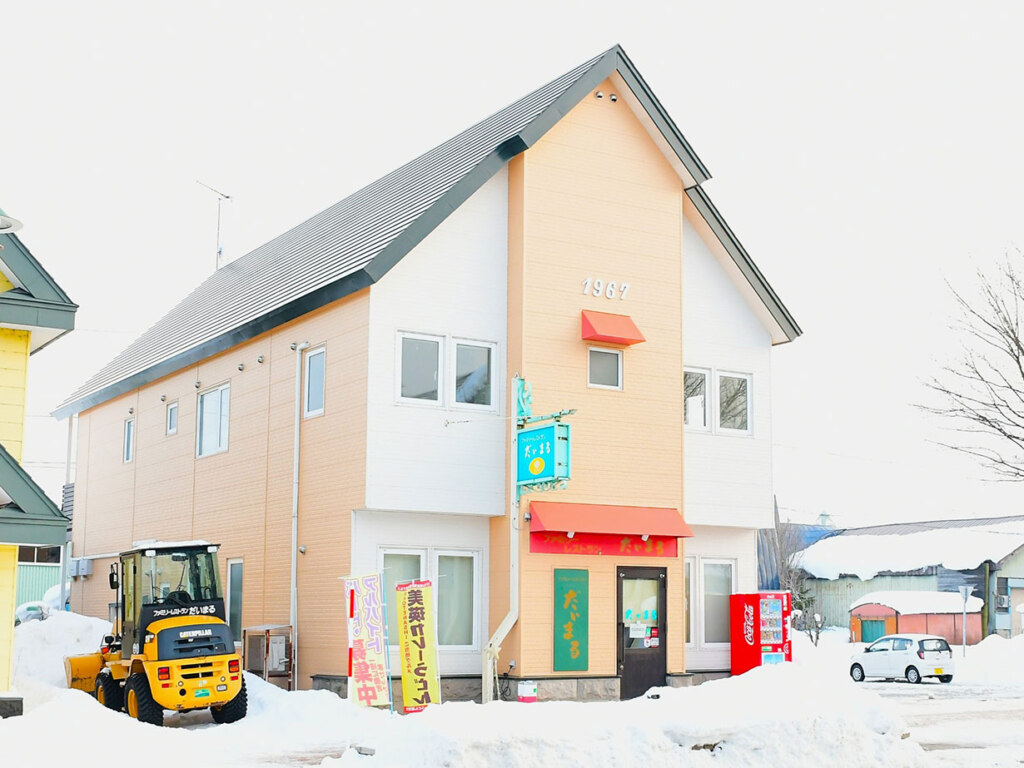 駐車場は店舗横にあります