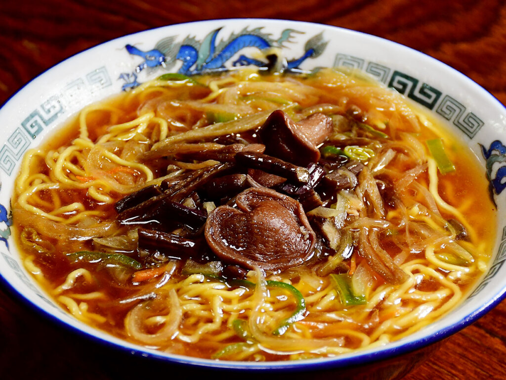 一口すすればまるで実家に帰ってきたかのような安心感に満たされます。提供までのんびりとお待ちくださいね