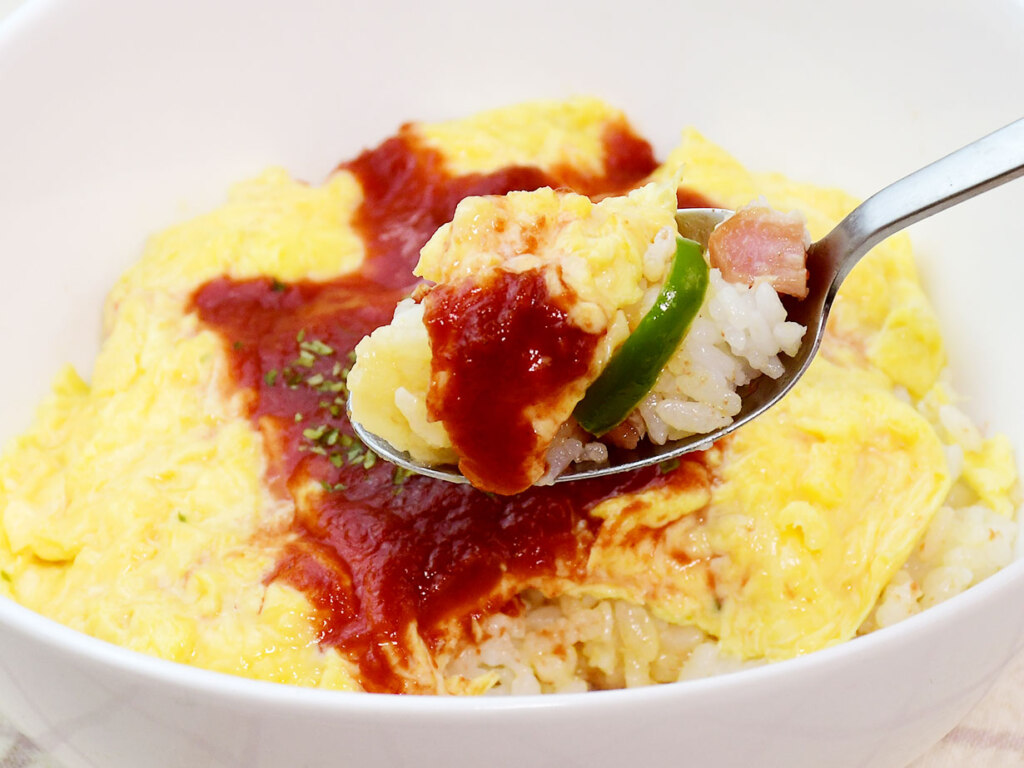 ケチャップオムライス 735円