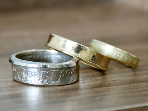 世界中のコインをリングに制作体験工房オープン