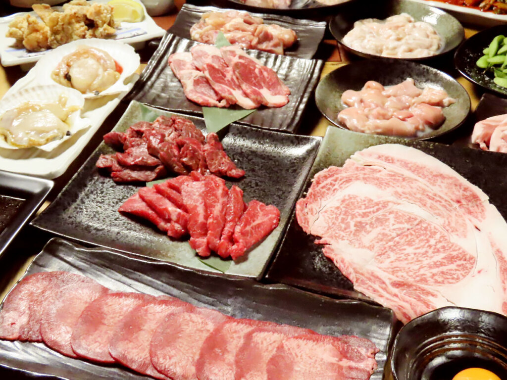 肉Heavyコース(生ビール込み2時間飲み放題付き) 7,500円<br /><br />
※写真は2人前