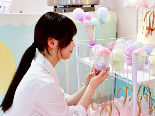 現役高校生「アネラ」さんわたあめ専門店を開業