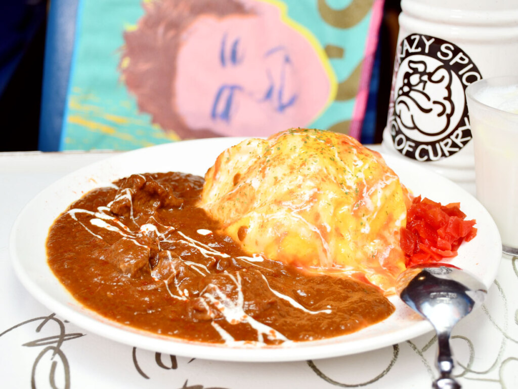 半熟オムチーズの黒毛和牛カレー 1,680円(ラッシー付き)