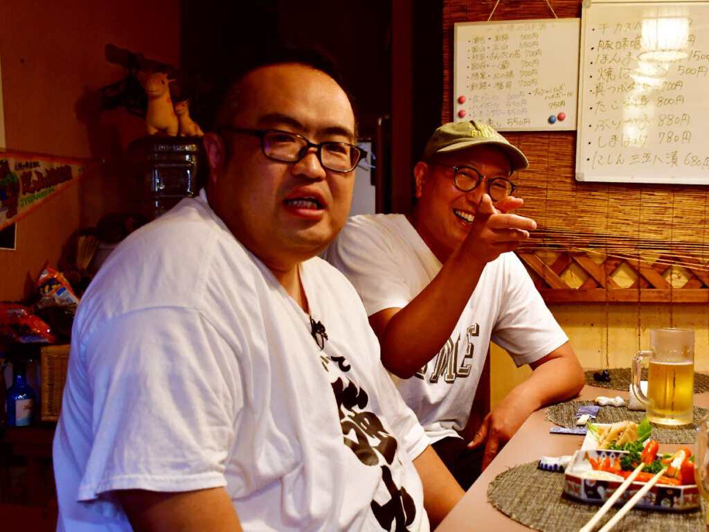 5年の時を経て戦友となったはっしー&裸電球さん。積もる話にお酒(ノンアル)が進みます