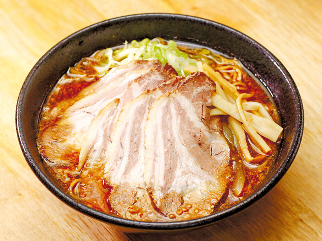 「黒味噌チャーシュー」 1,200円<br /><br />
東神楽限定の「合わせ味噌」もおすすめ