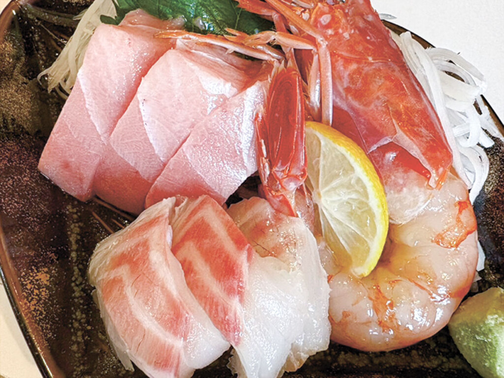 鮮度が光る刺し盛り。写真は一人前900円