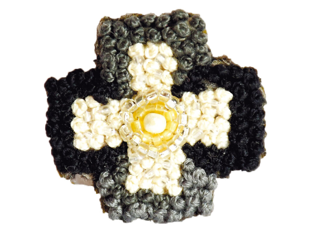 刺繍ブローチ 3,000円