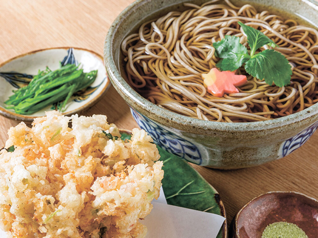 大地と清流が育んだ、深い味わいの二八そばです