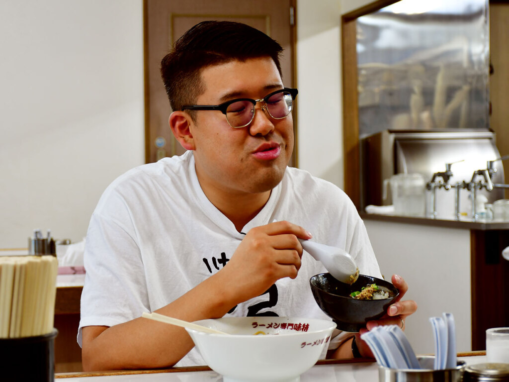 お仕事したら腹が減る～。店主の近井さんのご好意に甘えて、お昼を食べていくことにしたバーバラ