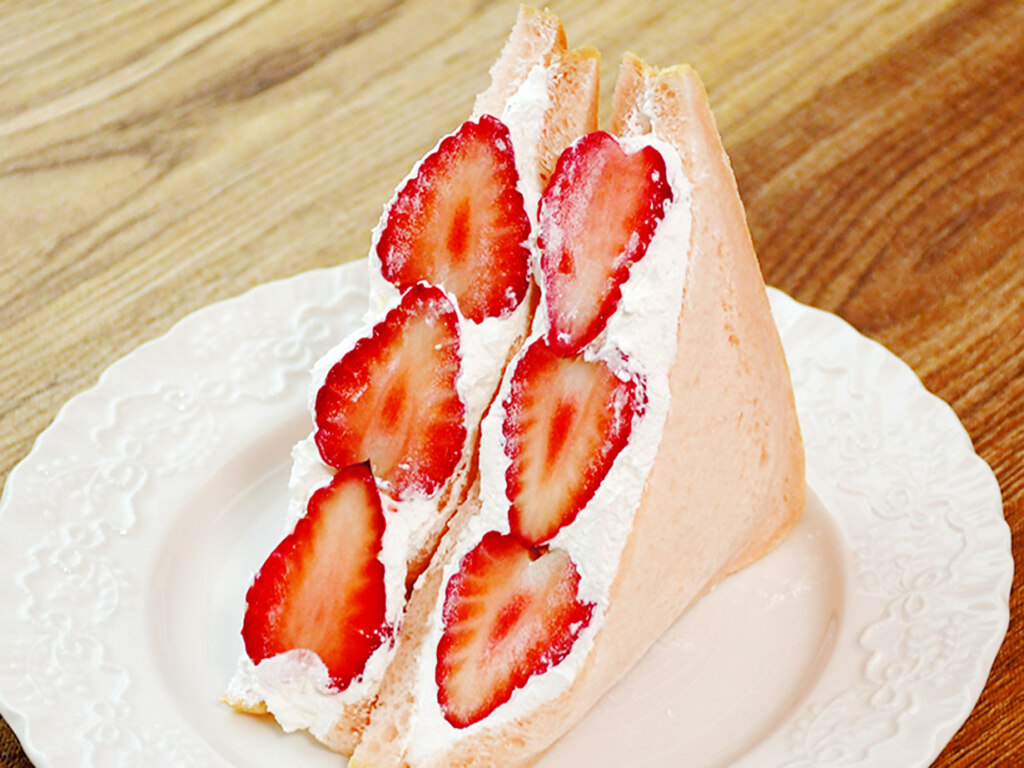 いちごサンド 594円