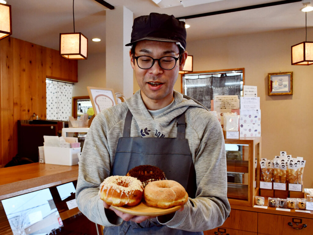 以前店長を務めていたサンピアザ店の什器類を使いリノベした店内は、木の温もりを感じる優しい空間