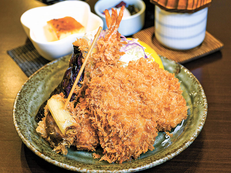 Aセット 1,550円（茶碗蒸し、デザート付き）