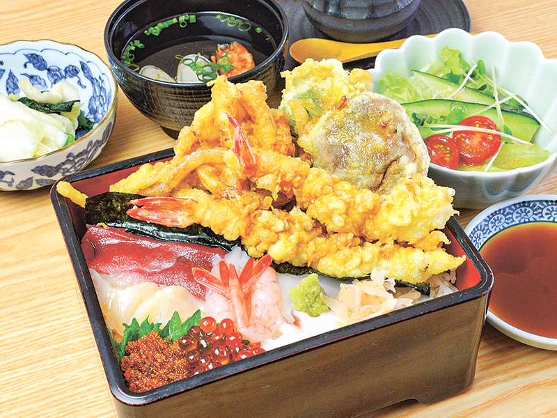 よくばり丼 1,760円(サラダ・お吸い物・漬物付)※コーヒー+220円