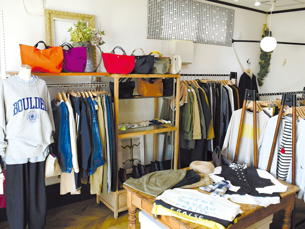 バッグや羽織もの、スウェットなど春の新作商品も入荷中