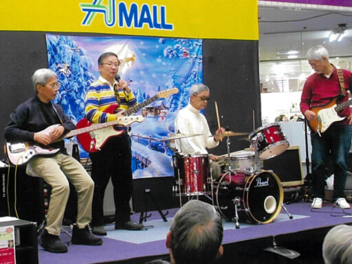 青春の音楽でつないだ善意盲導犬3頭目の育成資金を突破