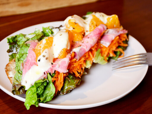 自家製ハムと不知火のオープンサンド