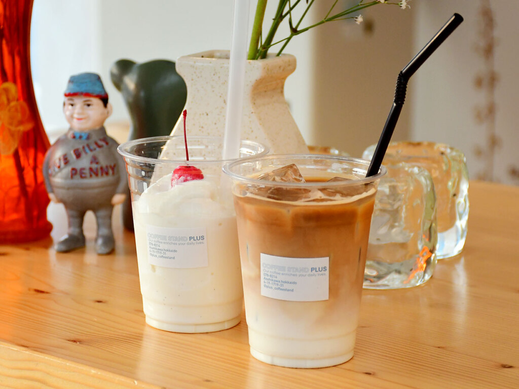 定番人気のラテとバニラシェイク