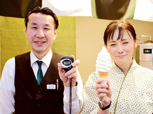 ソフトクリーム食べて挑戦　目指せ8.88秒ピタリ賞