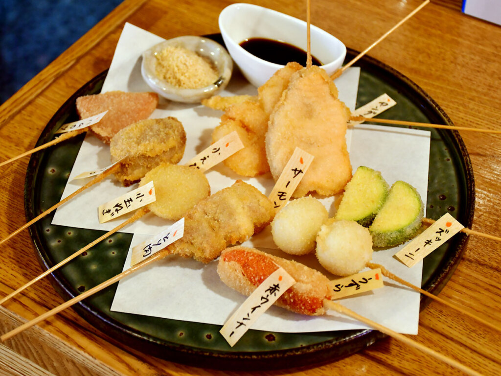 こちらの串揚げ盛り合わせ！