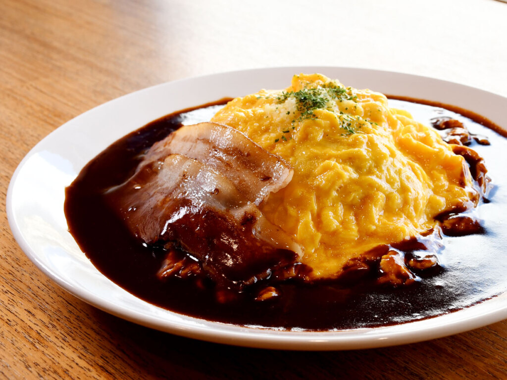 特製デミグラスソースのオムライス 1,200円(サラダ・冷製スープ付き)