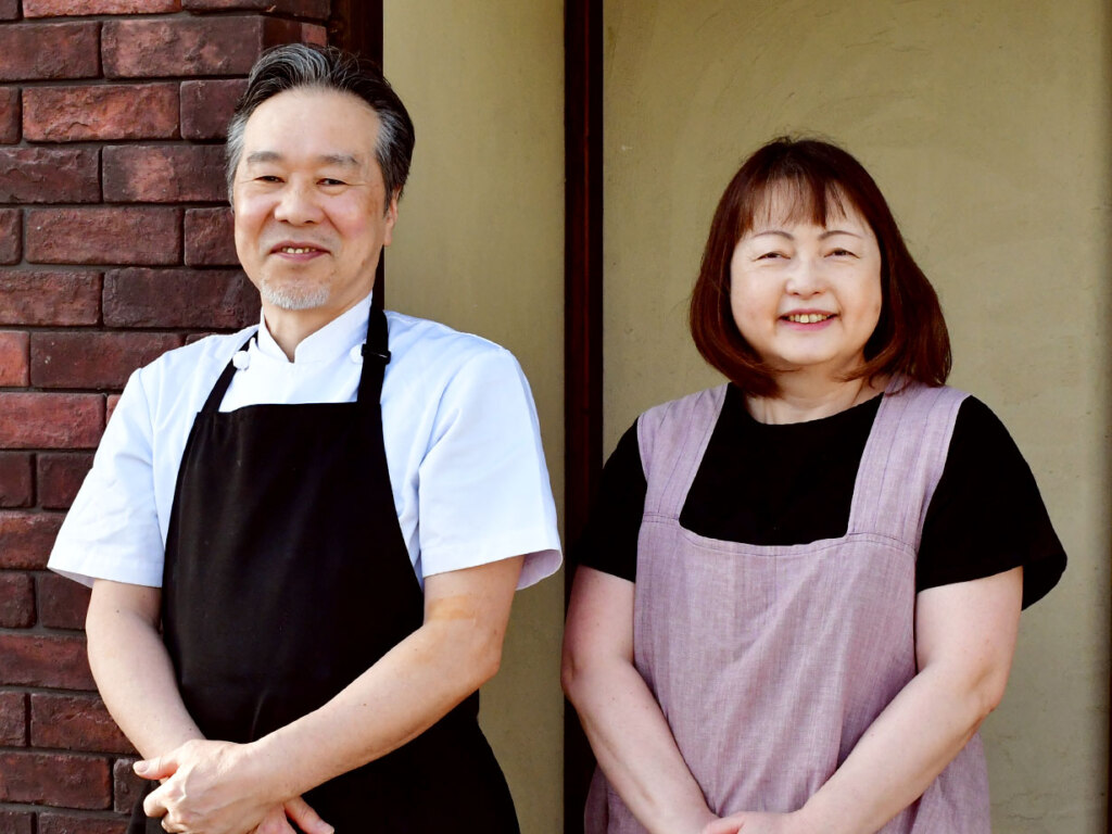 20代でカナダのバンフで修行した店主の北川浩治さん。札幌のホテル勤務時代に出会った奥さんと共に店を切り盛りし、今年で13年目を迎えます。夫婦歴30年、息ぴったりの二人が営む居酒屋です