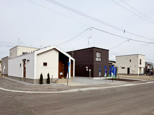 新規分譲地で合同見学会　4社が最新の住まいを公開