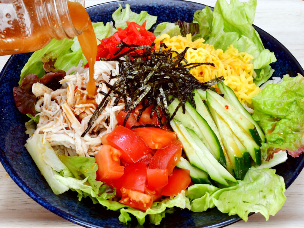 鶏サラダそば 900円