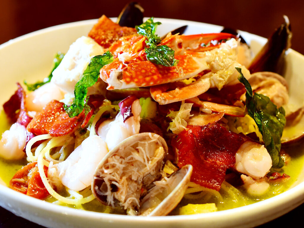 魚介とカリカリベーコンの冷製ジェノベーゼパスタ 1,600円
