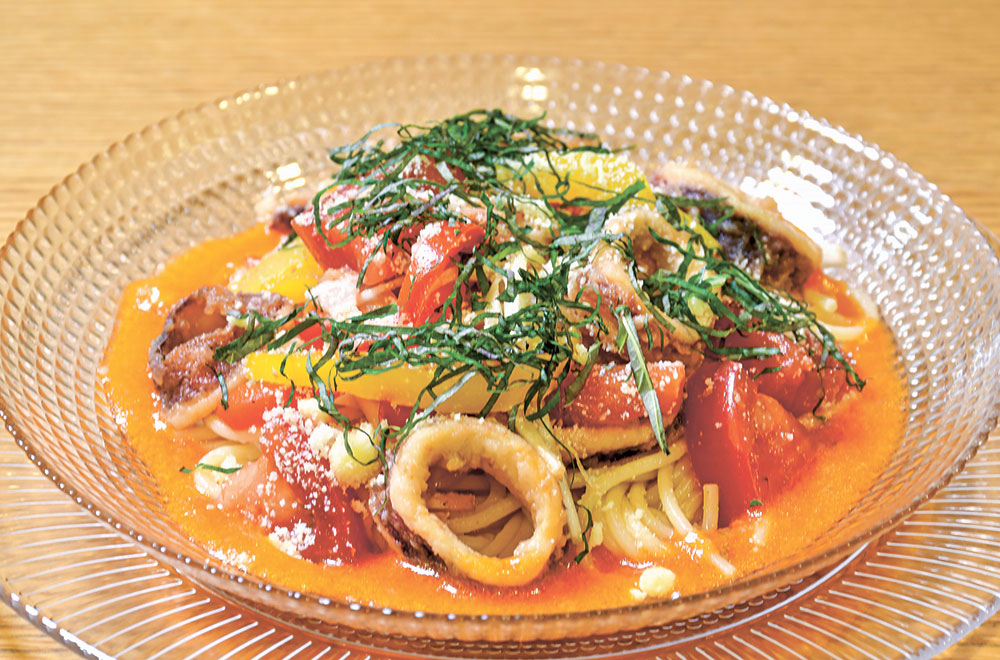 夏イカと彩り野菜の冷製パスタ 1,650円（ドリンク付き）