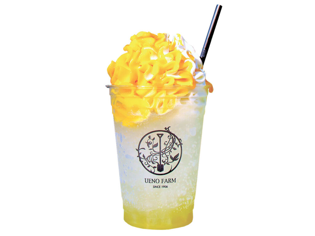 マンゴーとパッションフルーツのフロート ¥800<br /><br />
TAKE OUT・店内