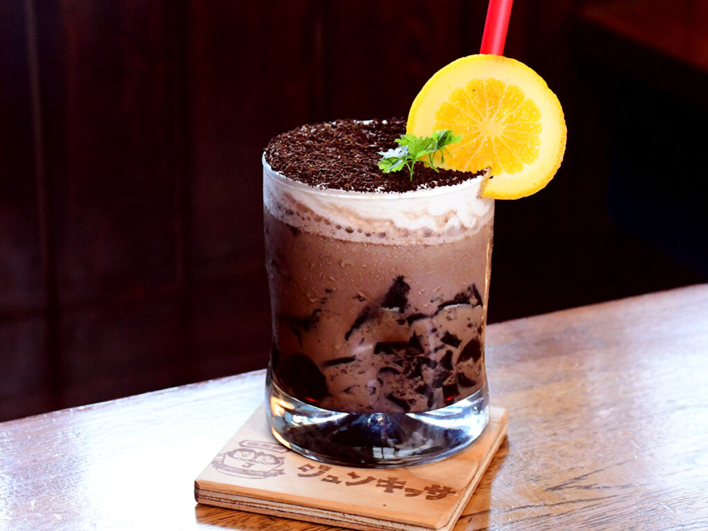 コーヒーゼリーフラッぺ ¥750<br /><br />
TAKE OUT・店内
