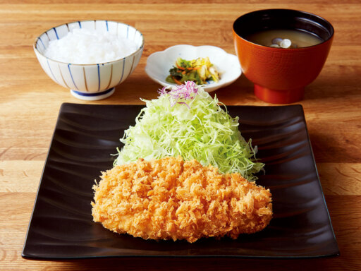 小学生以下は定食半額だよ　食いしん坊も大満足