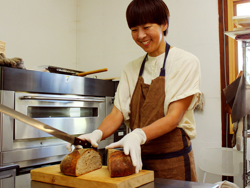パンづくりへの思いがにじむ、やさしい笑顔の店主・林さん