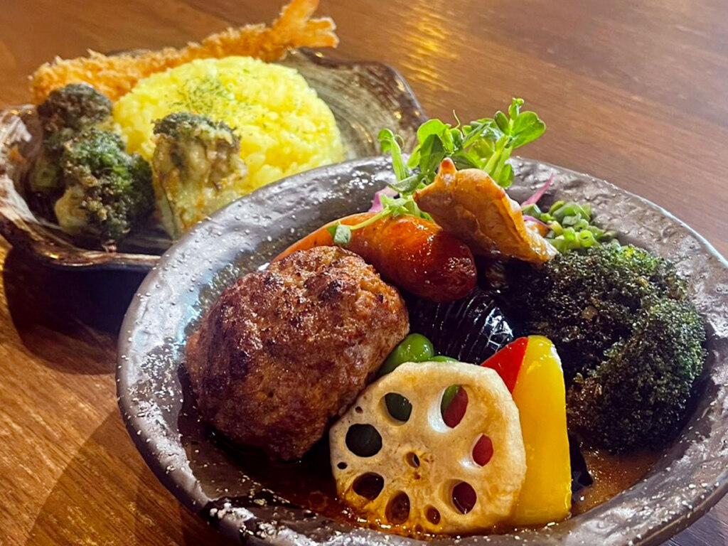 ベアバーグと彩り野菜 1500円<br /><br />
(+トッピングごぼう・ソーセージ・エビフライ)