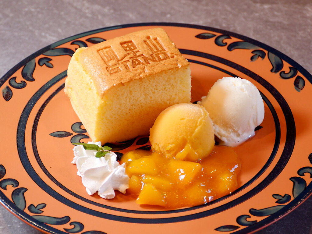 旭川にない店を作りたいと6月にオープンした新店。低温でじっくり焼いたふわふわ食感の台湾カステラは、口当たりが軽く食後でもペロリと食べられます。甘すぎないので、マンゴーやココナッツとの相性も抜群。台湾カステラは、塩キャラメル、抹茶など全5種類