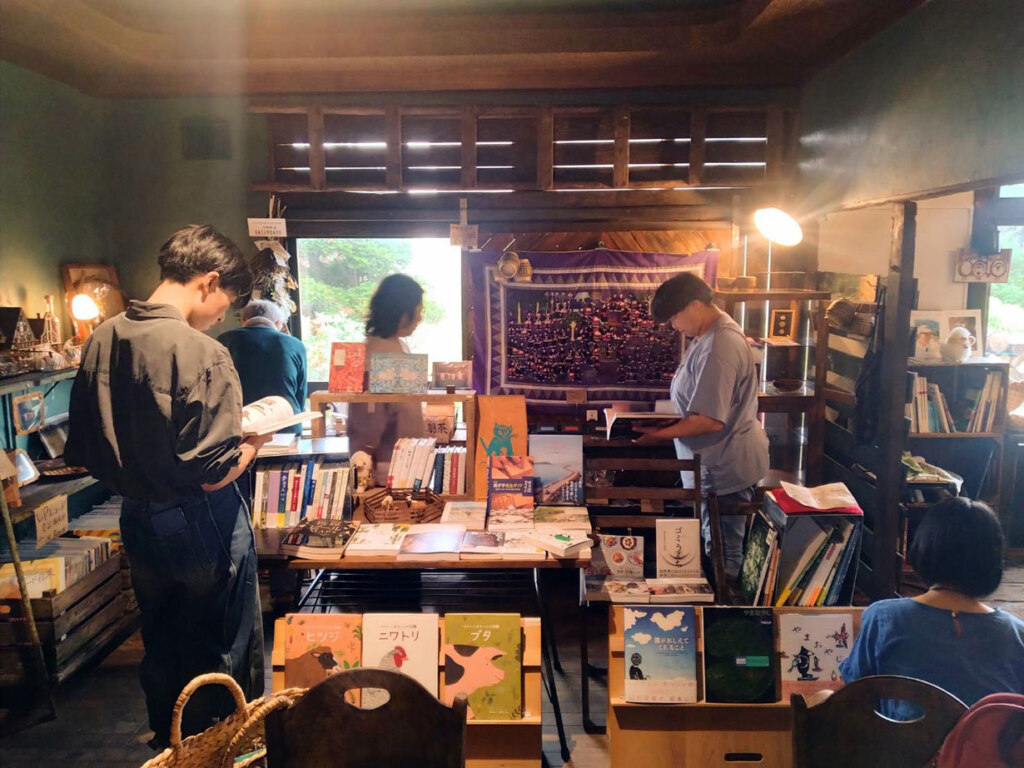 美深町・反芻舎での出張販売の様子。心に残る一冊に出会えます