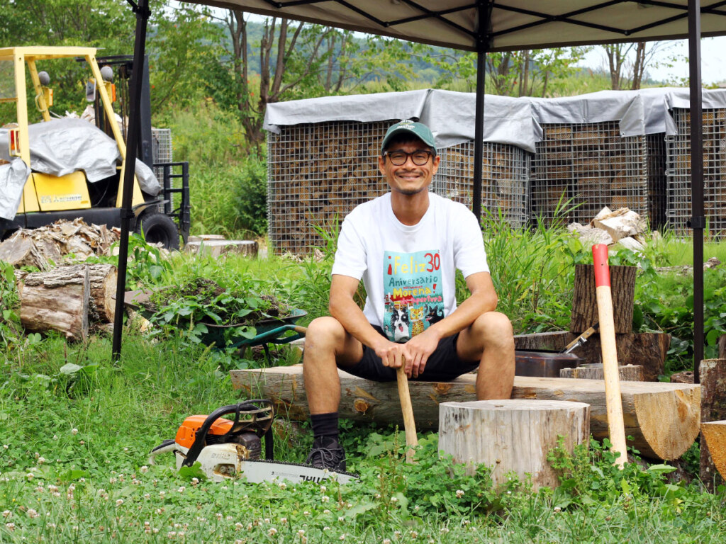 2017年創業。下川の森を舞台に暮らす富永さんの歩みが、薪一束に息づいています