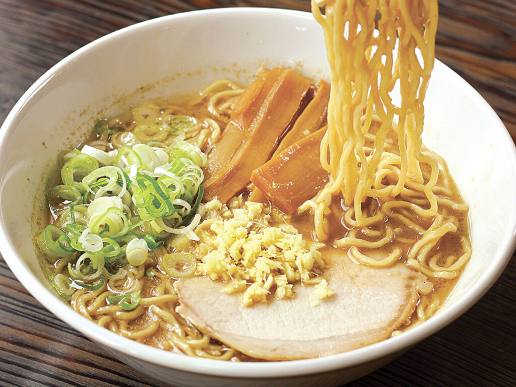 醤油ベースの優しい味わいに爽快な香り…ファンの心を掴んで離さない味です