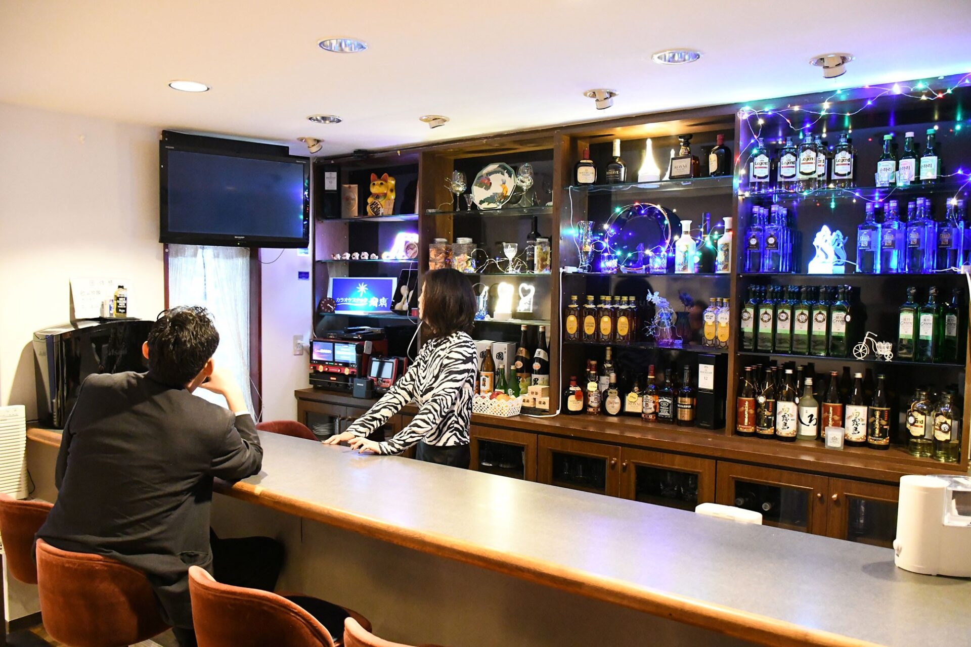 カラオケスナック瑠璃